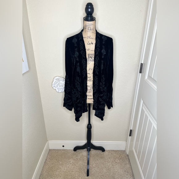 NTM: Johnny Was Black Velvet Embroidered Floral Open Front Cardigan Size M - Picture 2 of 15